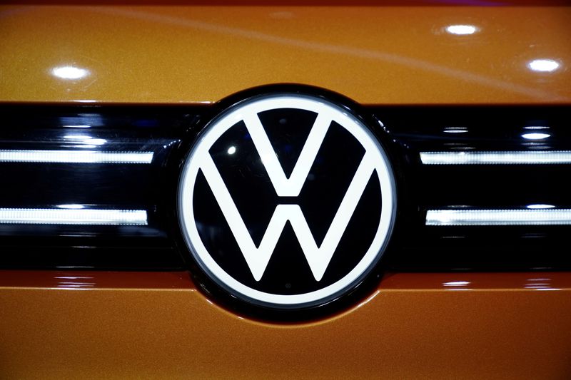 Volkswagen    -  