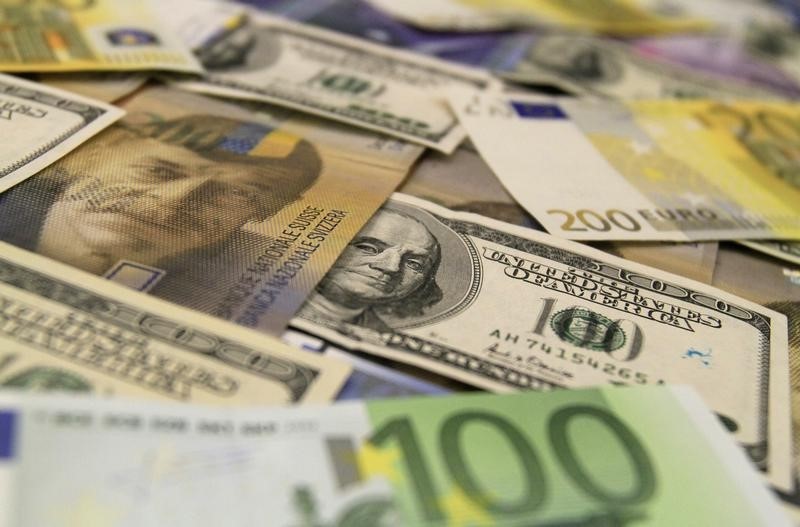 Рубль укрепился на фоне роста нефти и возобновления покупок ОФЗ Рубль укрепился на фоне роста нефти и возобновления покупок ОФЗ