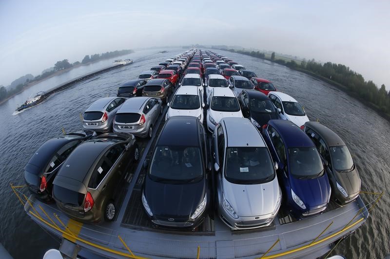 В сентябре импорт легковых автомобилей в РФ упал на 17%, экспорт вырос на 39% - ФТС В сентябре импорт легковых автомобилей в РФ упал на 17%, экспорт вырос на 39% - ФТС