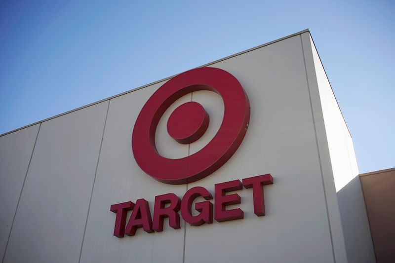 Target повысила прогноз продаж благодаря росту спроса перед праздниками
