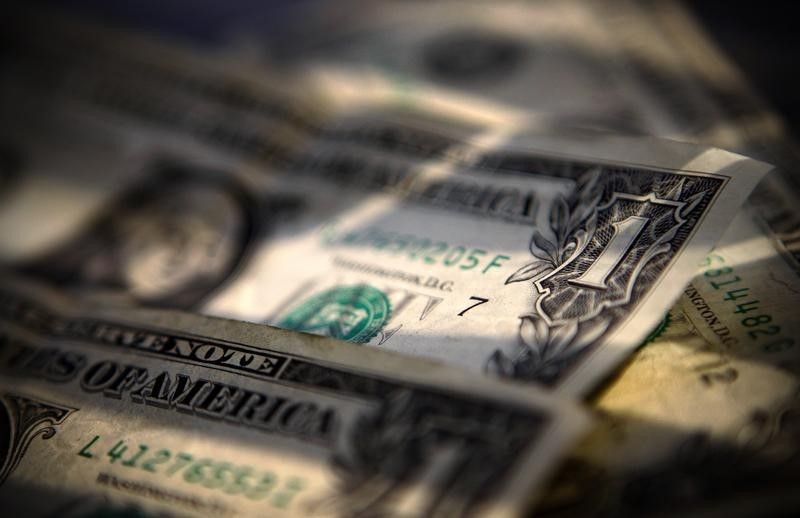 За первые пять минут торгов курс доллара США повысился до 73,0015 руб.