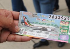 Удача, ставшая кошмаром. В Мексике бандиты требуют от выигравших в лотерею родителей поделиться Удача, ставшая кошмаром. В Мексике бандиты требуют от выигравших в лотерею родителей поделиться