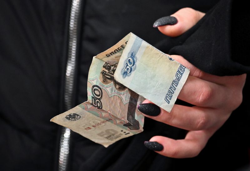 Рубль и ОФЗ дорожают на малоликвидных в День благодарения торгах