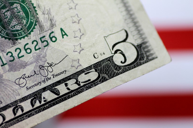 За первые пять минут торгов курс доллара США повысился до 74,1227 руб.