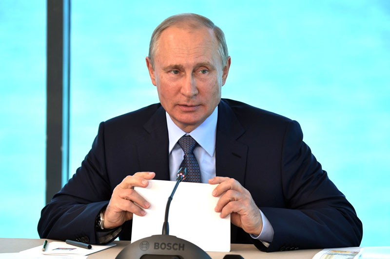 Путин поручил добиться роста реальных доходов россиян темпом не ниже 2,5% Путин поручил добиться роста реальных доходов россиян темпом не ниже 2,5%