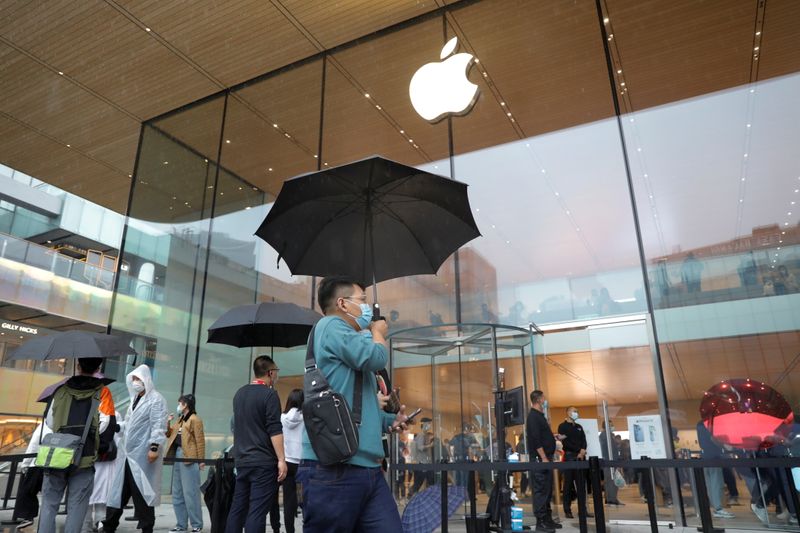 Глава Apple заключил сделку на $275 млрд с китайскими чиновниками -- The Information Глава Apple заключил сделку на $275 млрд с китайскими чиновниками -- The Information