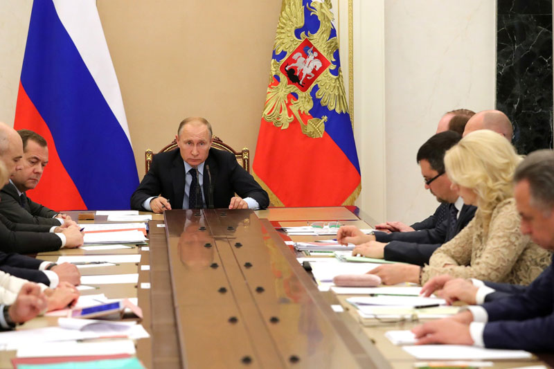 Путин: модернизация здравоохранения - наиболее важный приоритет развития страны 