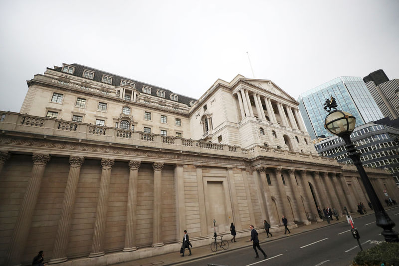 Банк Англии повысил ключевую ставку впервые за 3,5 года
