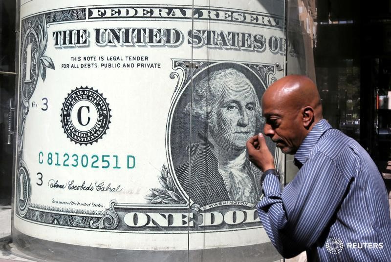 Доллар не изменился в преддверии публикации CPI