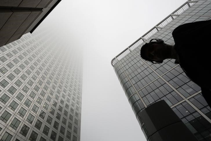 Денежная база в России снизилась за неделю на 9,8 млрд рублей Денежная база в России снизилась за неделю на 9,8 млрд рублей