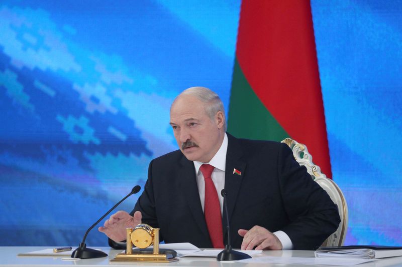 Лукашенко пригрозил остановкой украинского транзита в Литву в ответ на санкции