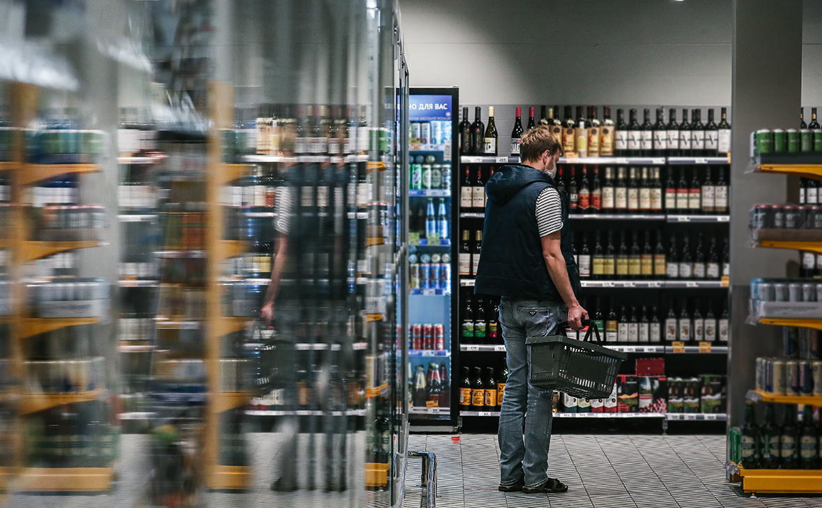 Уровень потребления россиянами левого алкоголя сочли «особо опасным»