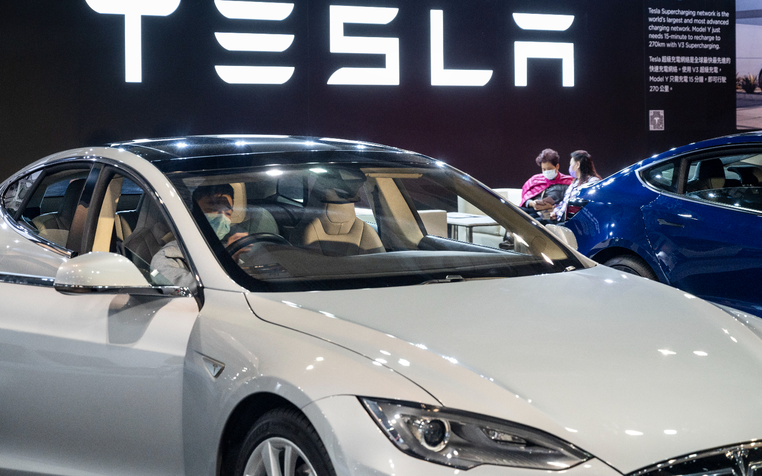 Tesla отозвала 475 тыс. электромобилей в США из-за дефектов Tesla отозвала 475 тыс. электромобилей в США из-за дефектов
