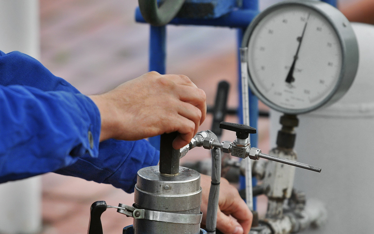 Транзит российского газа через Украину в Словакию снизился в три раза