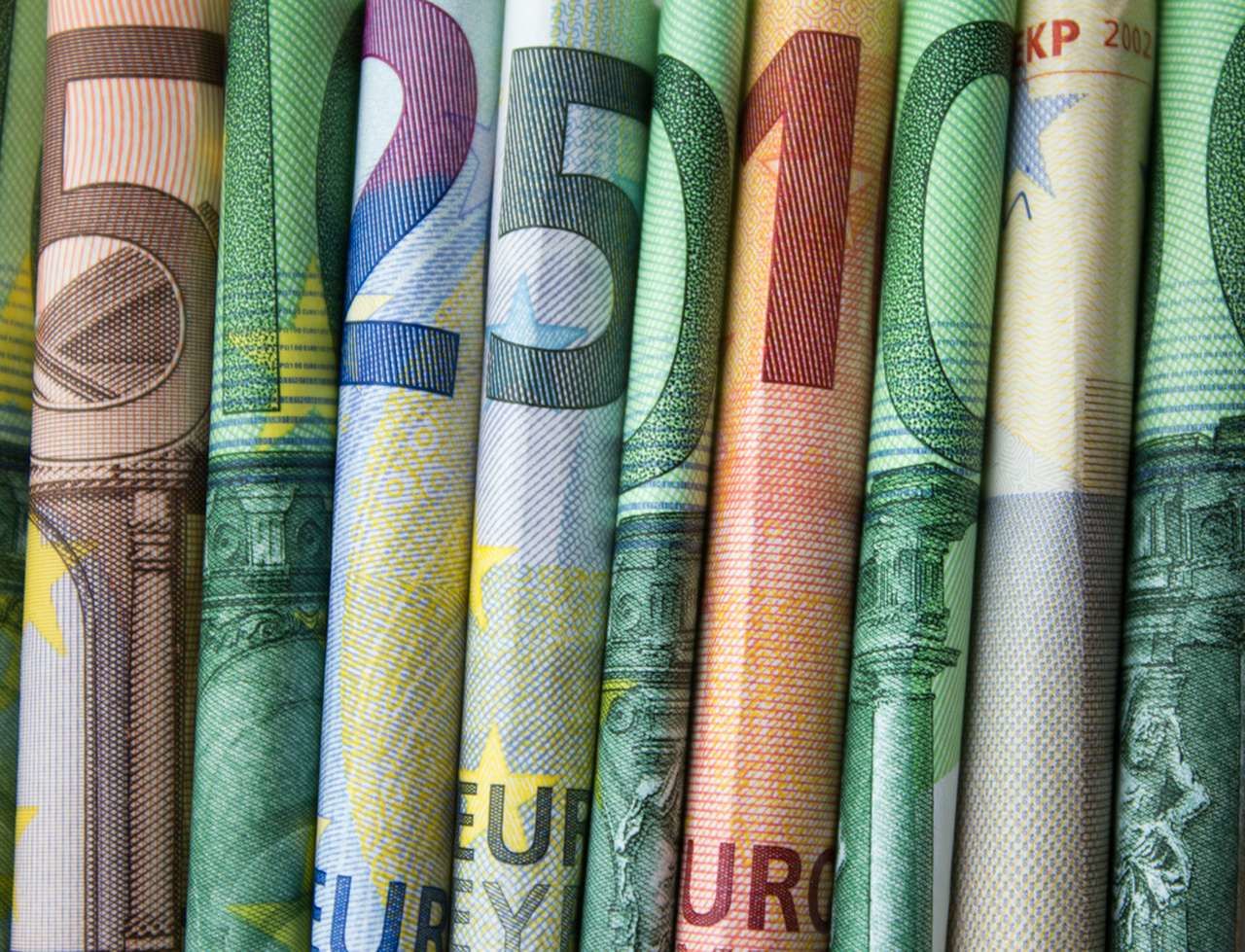 Курс евро против рубля обновляет максимумы с сентября