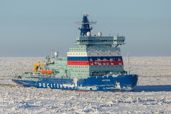Атомный ледокол «Арктика» впервые совершил проводку судов на Чукотку
