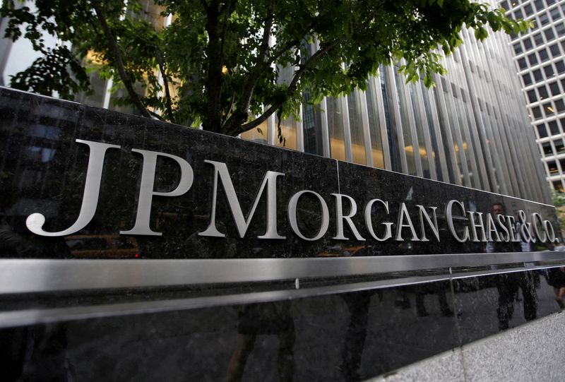 Прибыль JPMorgan снизилась в 4кв из-за замедления торговли