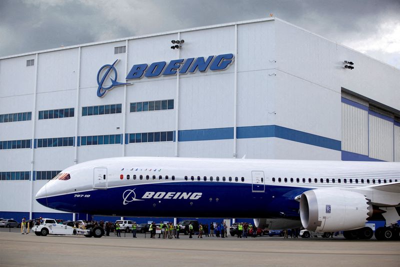 Boeing     4       787 Dreamliner