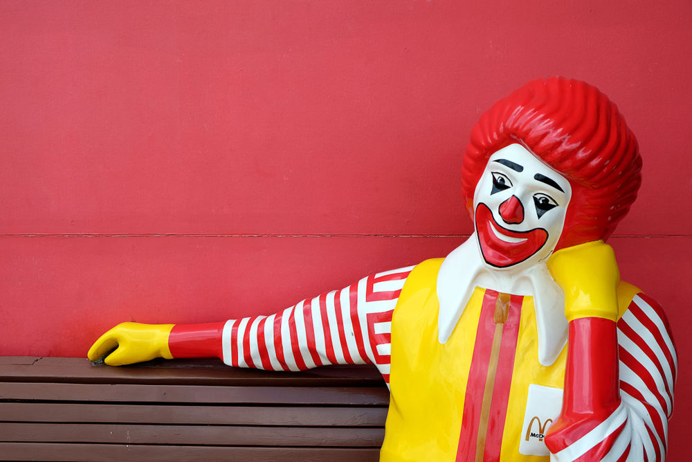 У McDonald’s — провальный квартал. Где ловить его акции У McDonald’s — провальный квартал. Где ловить его акции