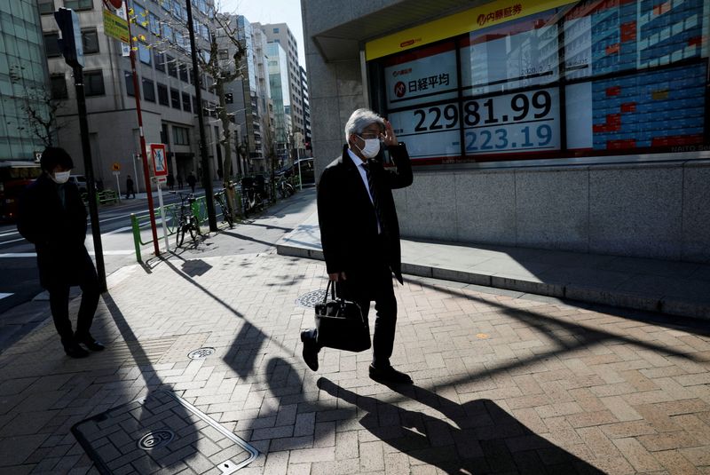 Nikkei ����� �� 1% �� ���� ����� ����������, ����� ���� �������-��������