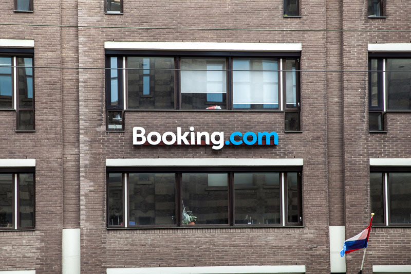    Booking.com    1,3  