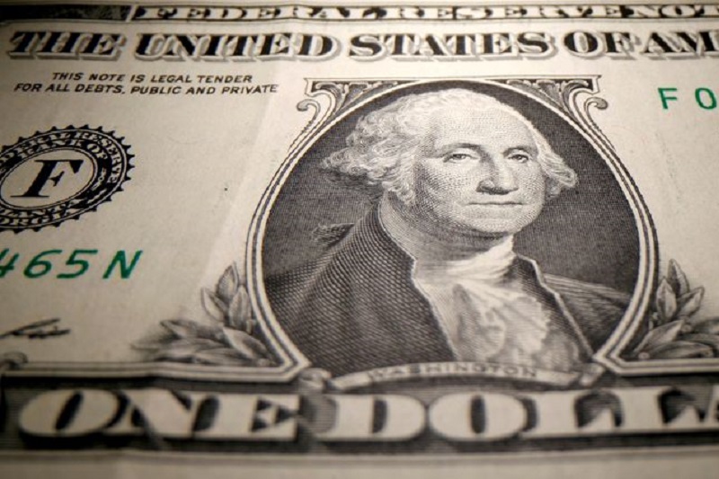 За первые пять минут торгов курс доллара США понизился до 76,7235 руб. За первые пять минут торгов курс доллара США понизился до 76,7235 руб.