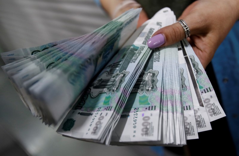 После заседания ЦБР рубль продолжает тяготеть к росту, ОФЗ - дешеветь После заседания ЦБР рубль продолжает тяготеть к росту, ОФЗ - дешеветь