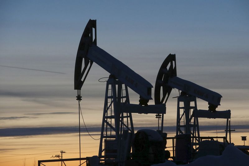 Нефть в небольшом минусе, в фокусе - кризис в Украине и переговоры с Ираном Нефть в небольшом минусе, в фокусе - кризис в Украине и переговоры с Ираном