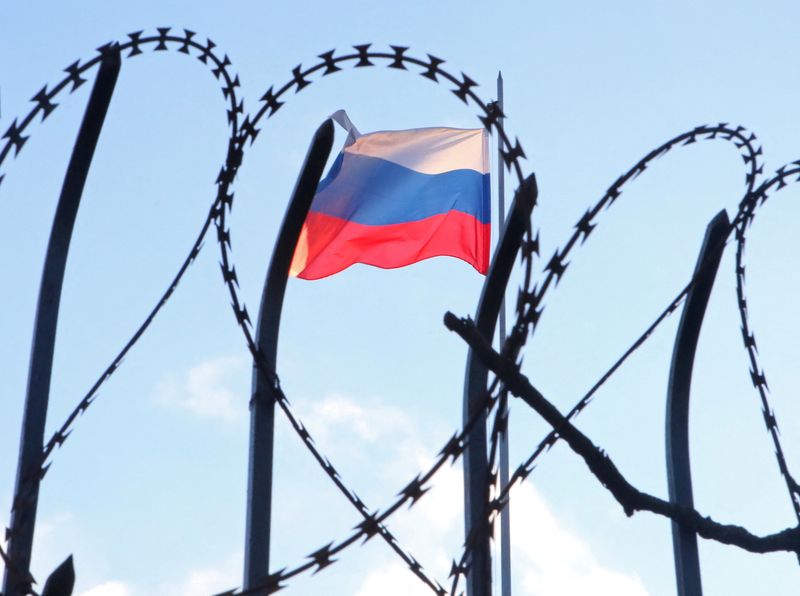 Правительство РФ пообещало защитить финрынки и крупнейшие компании от санкций Правительство РФ пообещало защитить финрынки и крупнейшие компании от санкций