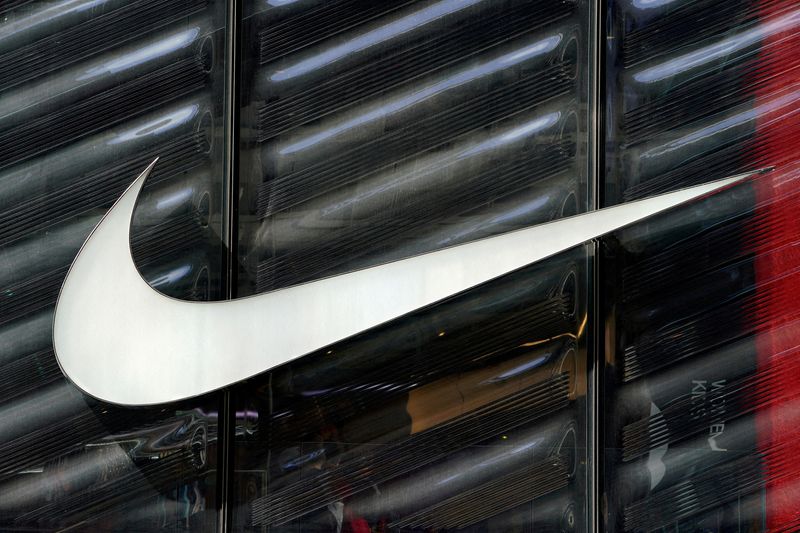 Nike приостановила онлайн-продажи в России