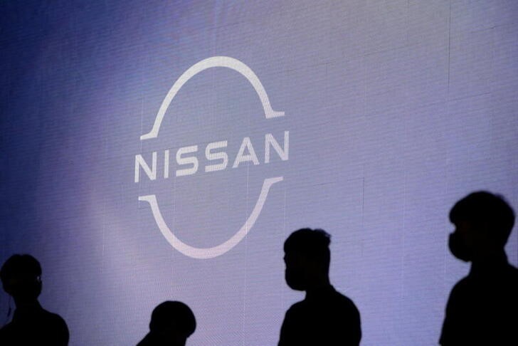 Nissan приостановил экспорт автомобилей в Россию, ждет перебоев в производстве Nissan приостановил экспорт автомобилей в Россию, ждет перебоев в производстве