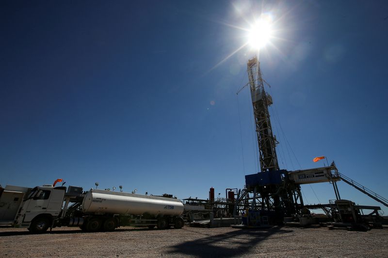 Прогнозы добычи сланцевой нефти в США продолжают расти, мелкие производители - впереди Прогнозы добычи сланцевой нефти в США продолжают расти, мелкие производители - впереди