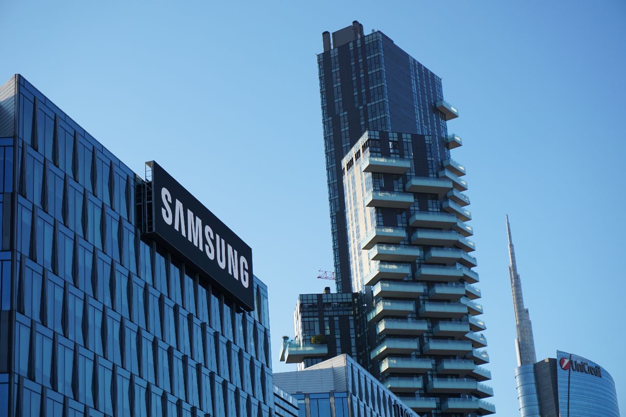 Samsung ������������� � Apple � ������� ������