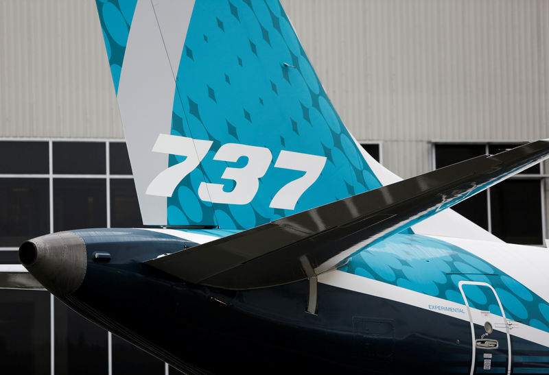 Boeing временно остановил закупку титана для самолетов в России Boeing временно остановил закупку титана для самолетов в России