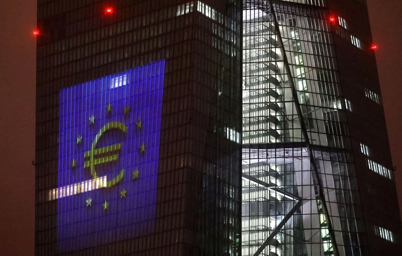 Европейский рынок снижается на фоне ведения переговоров по Украине и заседания ЕЦБ Европейский рынок снижается на фоне ведения переговоров по Украине и заседания ЕЦБ