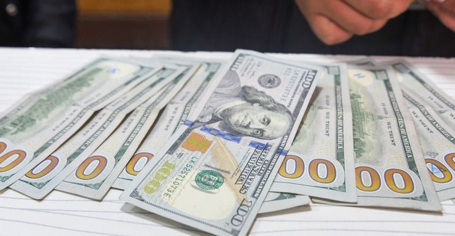 ЦБ разъяснил особенности получения валюты после покупки через брокерский счет ЦБ разъяснил особенности получения валюты после покупки через брокерский счет