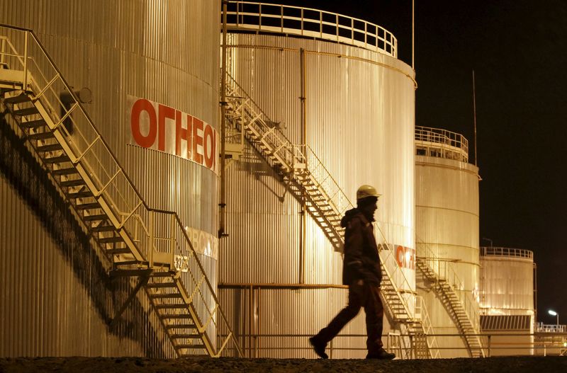 Цены на нефть растут третью сессию подряд Цены на нефть растут третью сессию подряд
