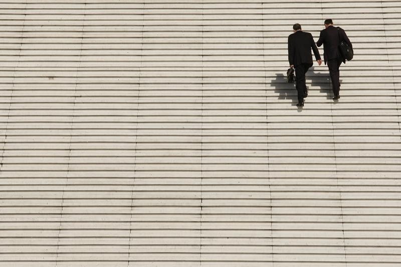 Рост зарплат в РФ в реальном выражении в январе составил 1,9% - Росстат Рост зарплат в РФ в реальном выражении в январе составил 1,9% - Росстат
