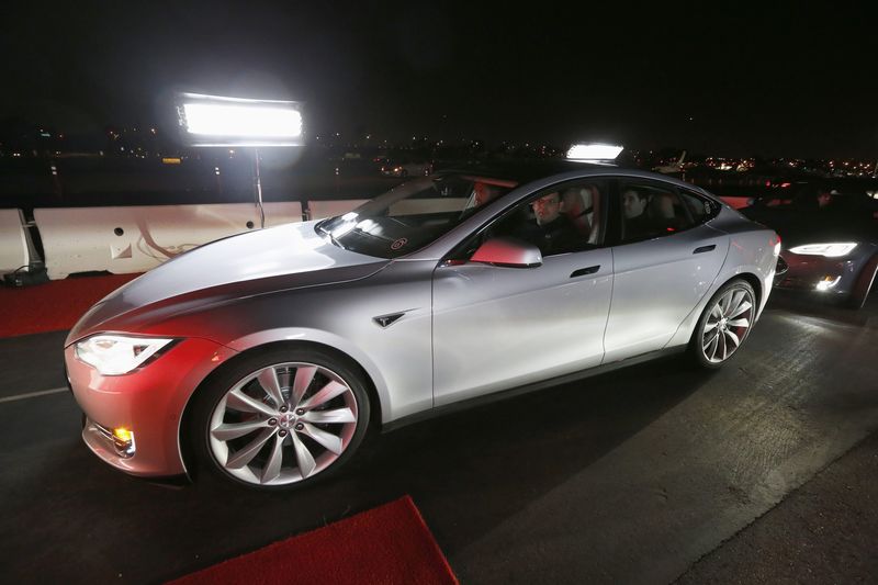 Акции Tesla растут на 12% на фоне рекордного отчета Акции Tesla растут на 12% на фоне рекордного отчета