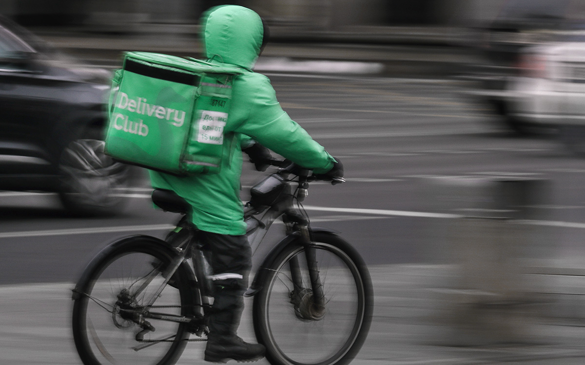 Delivery Club опроверг забастовку курьеров в Москве из-за снижения оплаты Delivery Club опроверг забастовку курьеров в Москве из-за снижения оплаты