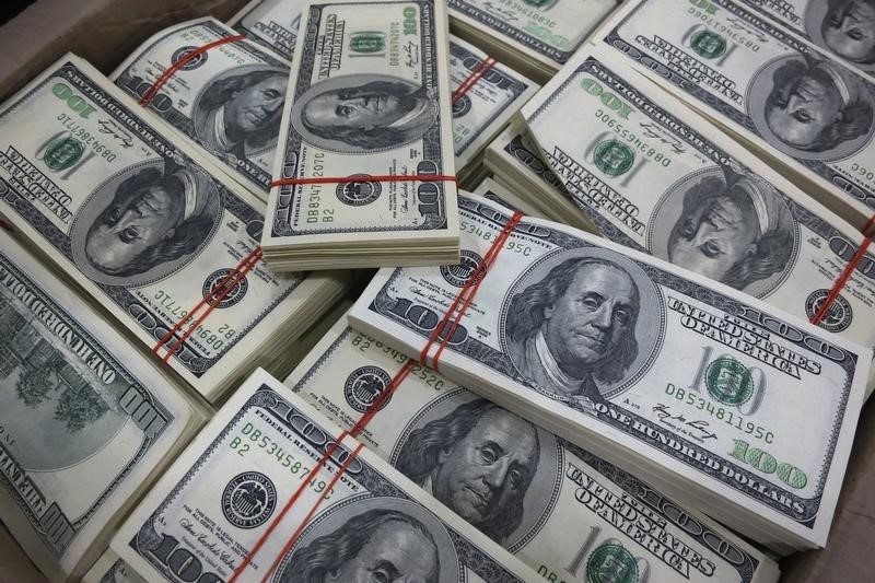 По состоянию на 13:00 мск 27 апреля средний оптовый курс покупки/продажи наличного доллара в банках Москвы составил 80,5/86 руб. По состоянию на 13:00 мск 27 апреля средний оптовый курс покупки/продажи наличного доллара в банках Москвы составил 80,5/86 руб.
