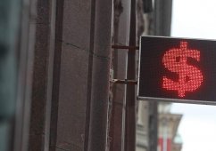 Курс доллара опустился ниже 69 рублей впервые с июня 2020 года Курс доллара опустился ниже 69 рублей впервые с июня 2020 года