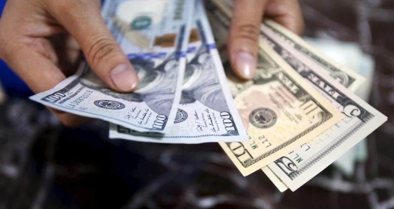 Доллар упал в преддверии публикации CPI в США