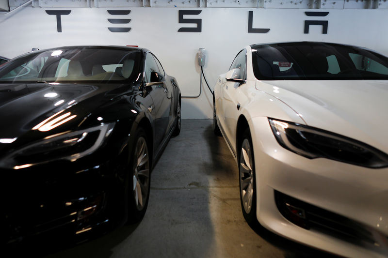Tesla ������������ ������ ������������ � ������ �� 70%
