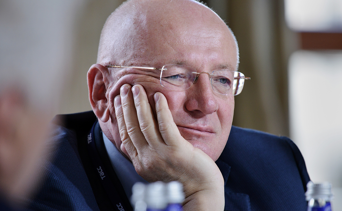 «Коммерсантъ» узнал о смене бенефициара разработчика чипов НПЦ «Элвис» «Коммерсантъ» узнал о смене бенефициара разработчика чипов НПЦ «Элвис»