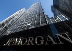 Bloomberg: JPMorgan Chase и Goldman Sachs приостановили операции по госдолгу России Bloomberg: JPMorgan Chase и Goldman Sachs приостановили операции по госдолгу России