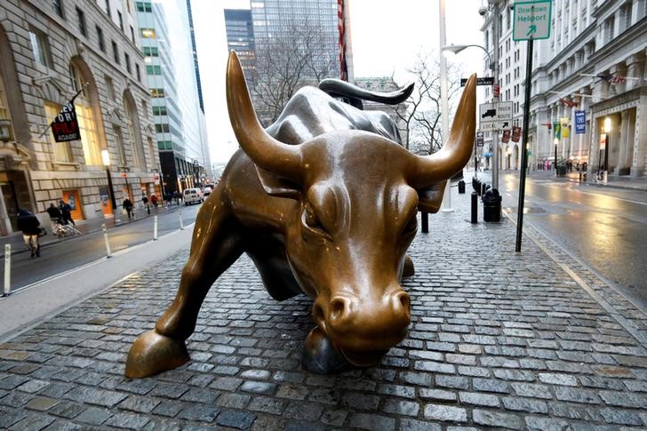 Рынок акций США закрылся падением, Dow Jones снизился на 2,42%