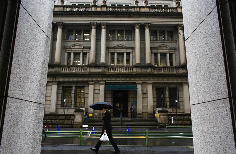 Банк Японии сохранил ультрамягкую политику