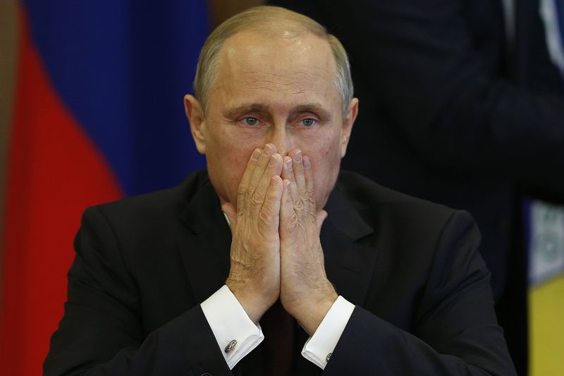 В России должна быть создана программа комплексной реконструкции ЖКХ - Путин