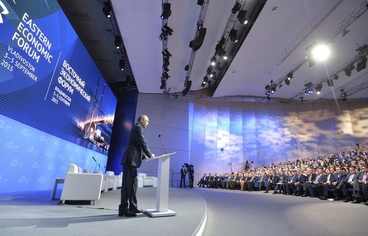 Путин заявил о необходимости уделять внимание рискам дефляционной спирали